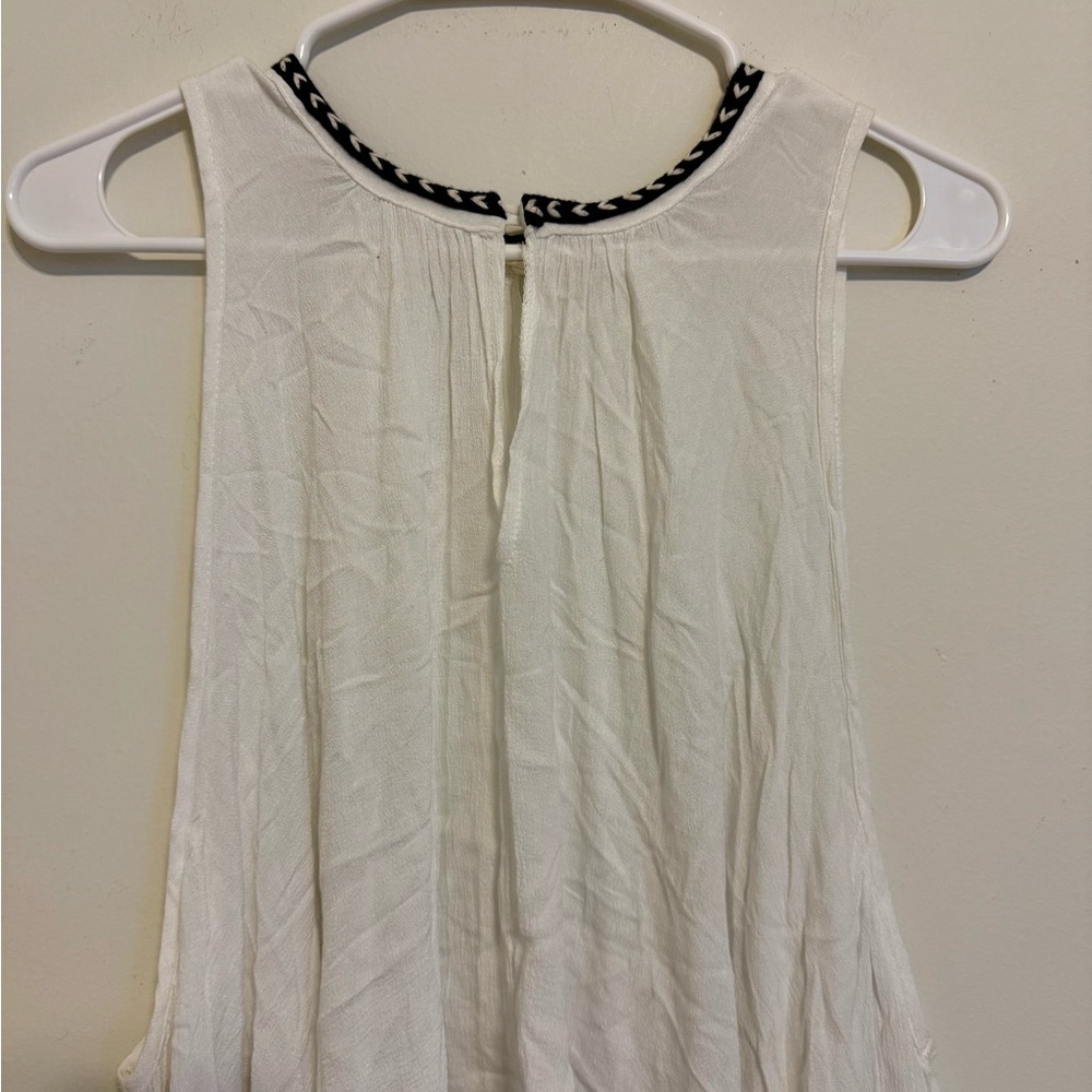 2/$30 Freeway - White Sleeveless Blouse with Black Trim – Size S - Picture 3 of 8